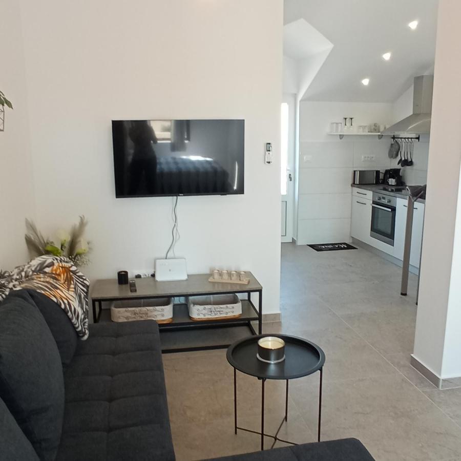Apartments Lavanda - Free Parking And Grill Йезера Екстериор снимка