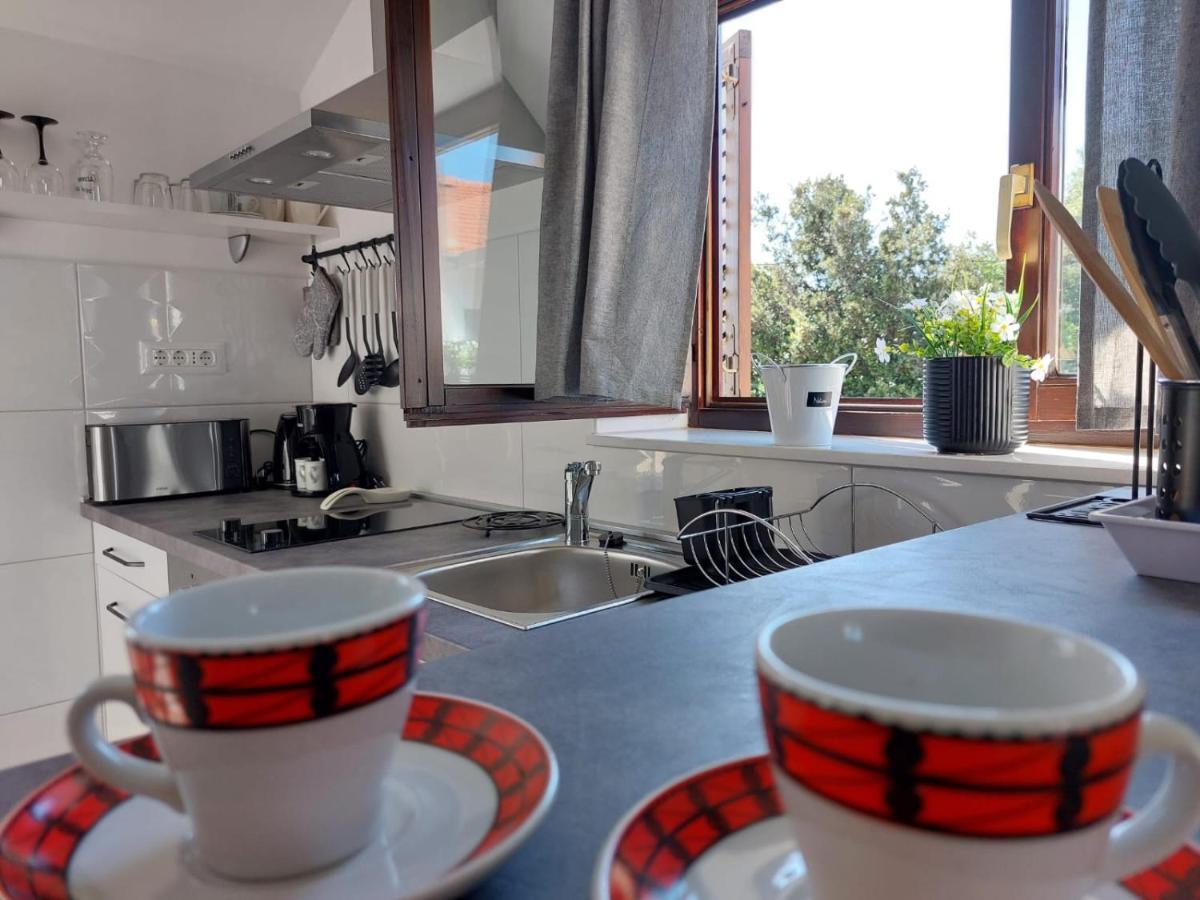 Apartments Lavanda - Free Parking And Grill Йезера Екстериор снимка