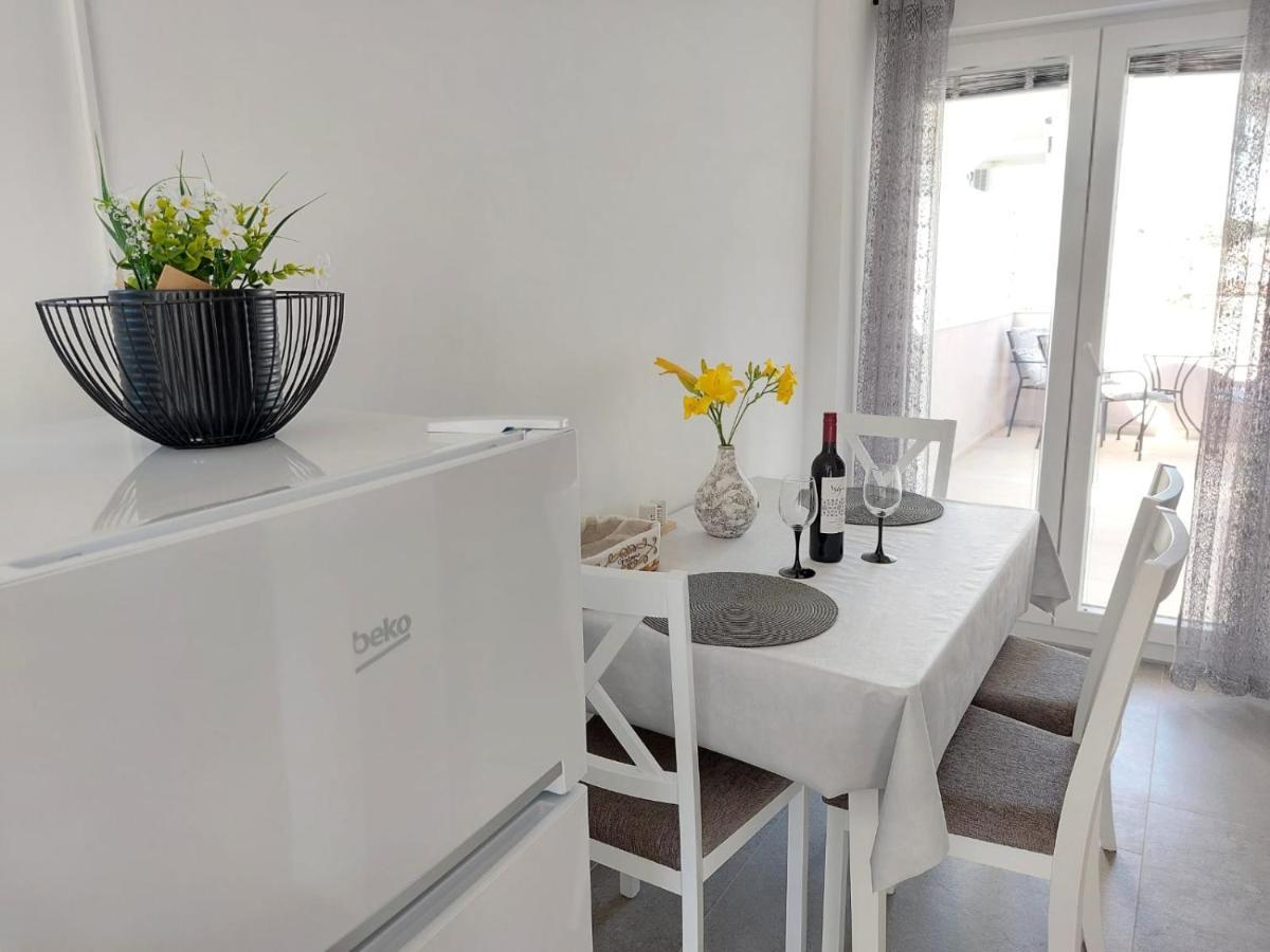 Apartments Lavanda - Free Parking And Grill Йезера Екстериор снимка