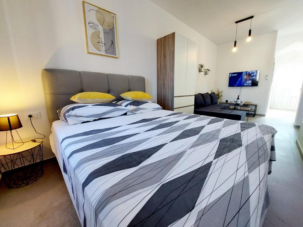 Apartments Lavanda - Free Parking And Grill Йезера Екстериор снимка