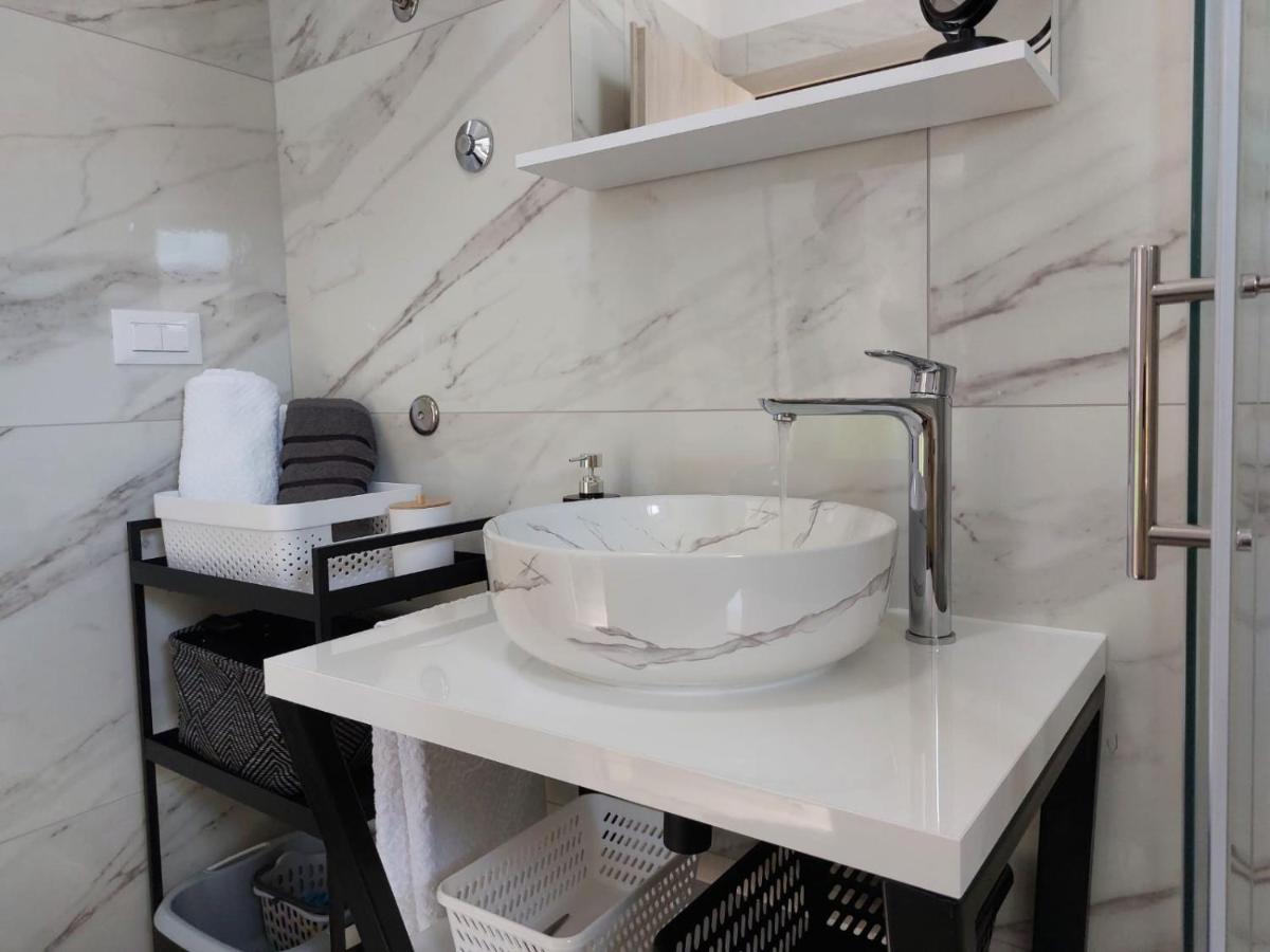 Apartments Lavanda - Free Parking And Grill Йезера Екстериор снимка