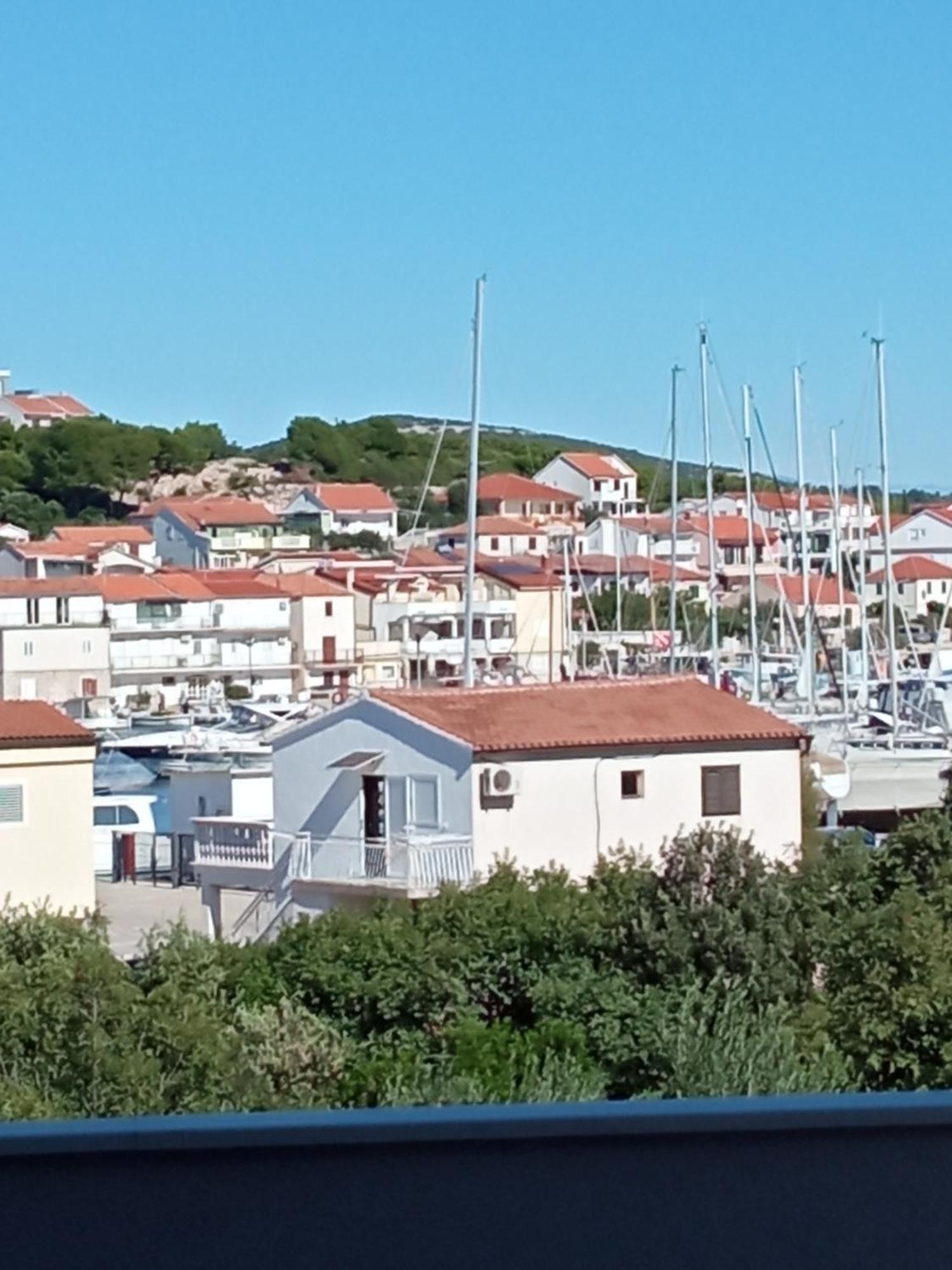 Apartments Lavanda - Free Parking And Grill Йезера Екстериор снимка