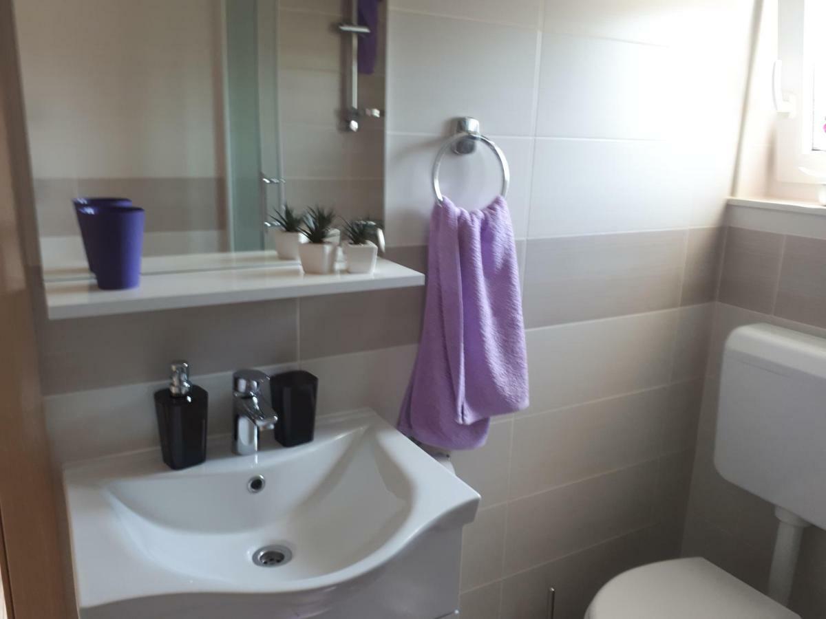 Apartments Lavanda - Free Parking And Grill Йезера Екстериор снимка