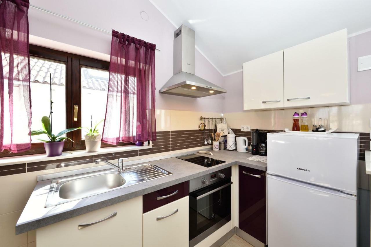 Apartments Lavanda - Free Parking And Grill Йезера Екстериор снимка